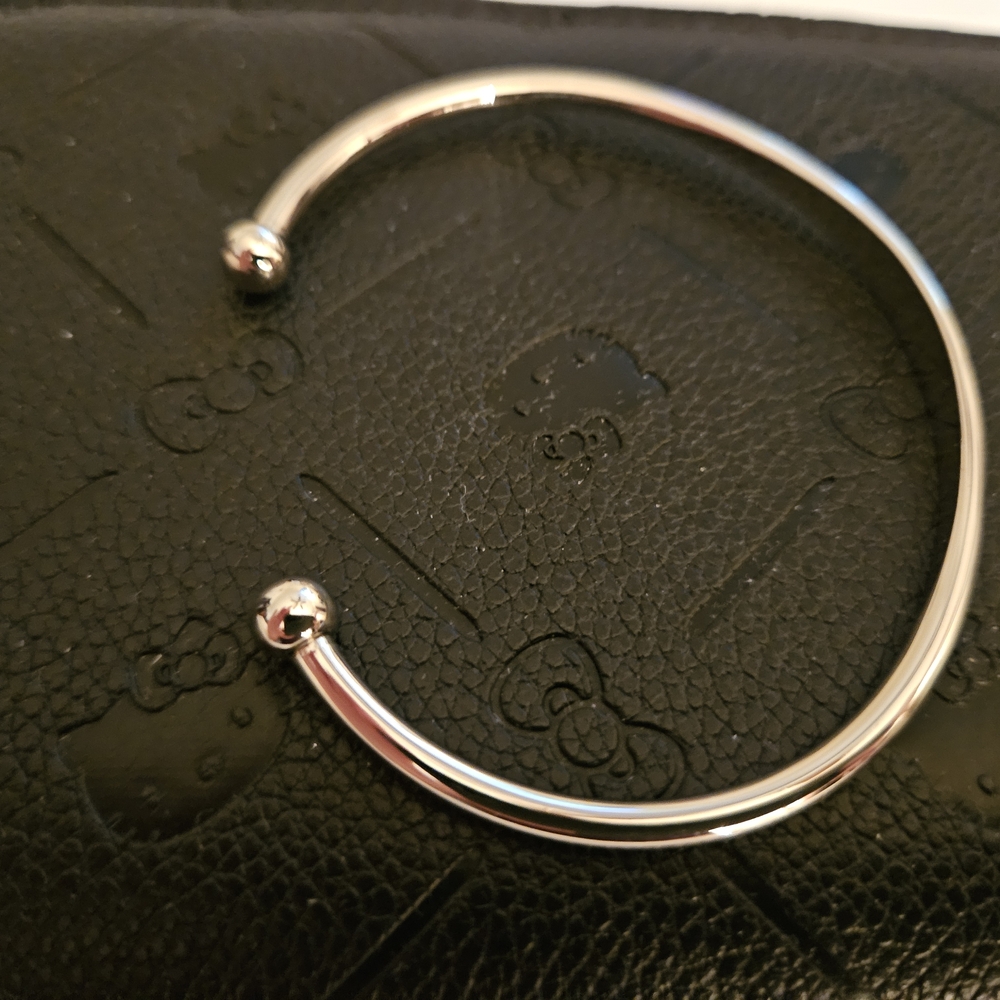 Elegant Stainless Steel Silver Bangle Bracelet ❤️